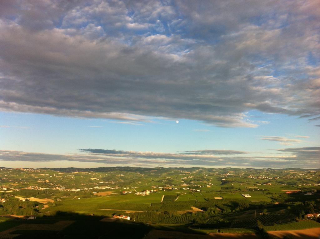 Ferienwohnung La Vigna Del Parroco Verduno Zimmer foto